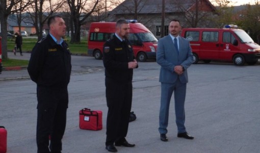 BB9D79BA 01FB 452E B5FF 964AF6247F06